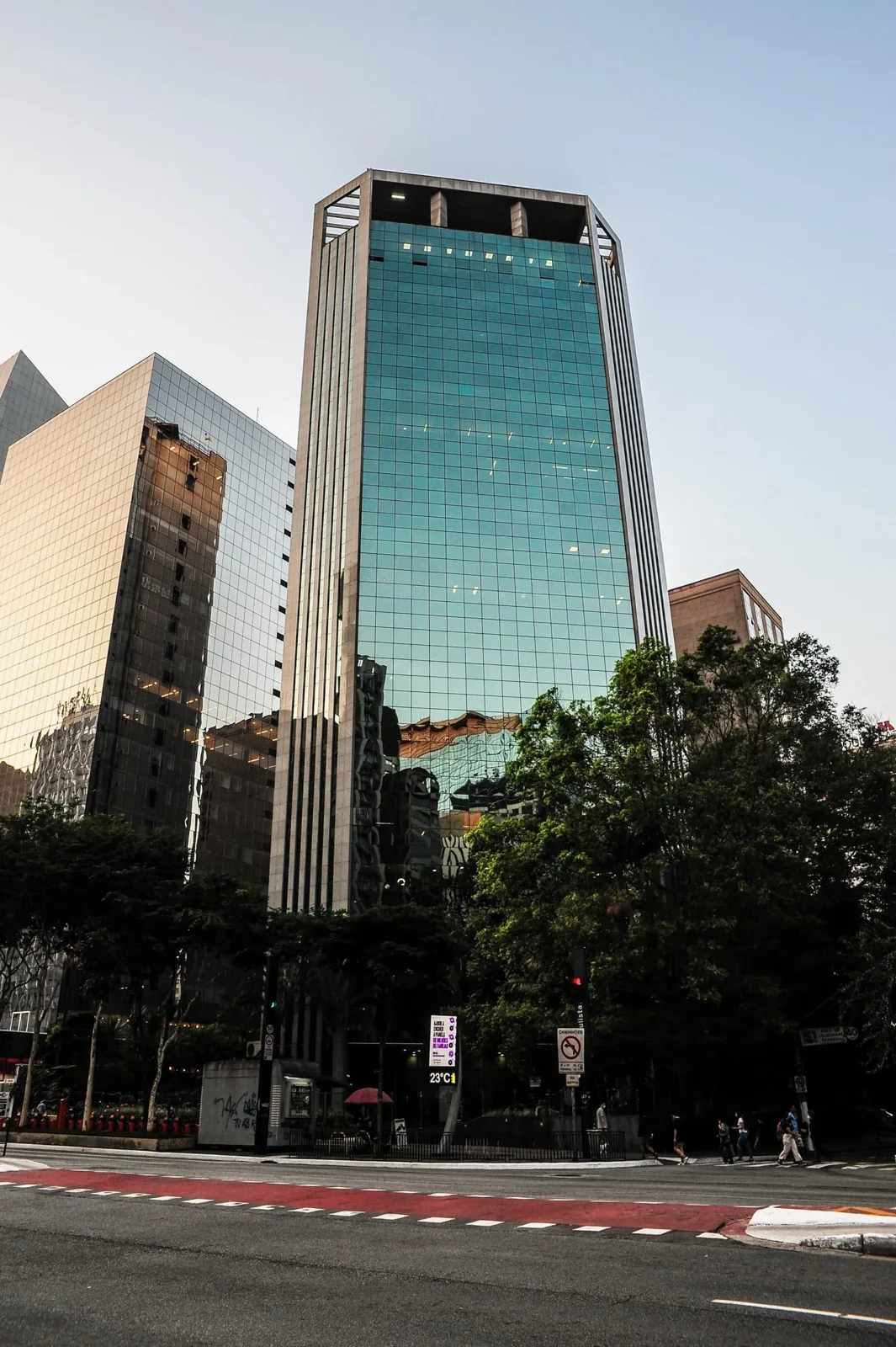 Fachada do edifício na Avenida Paulista, 1048