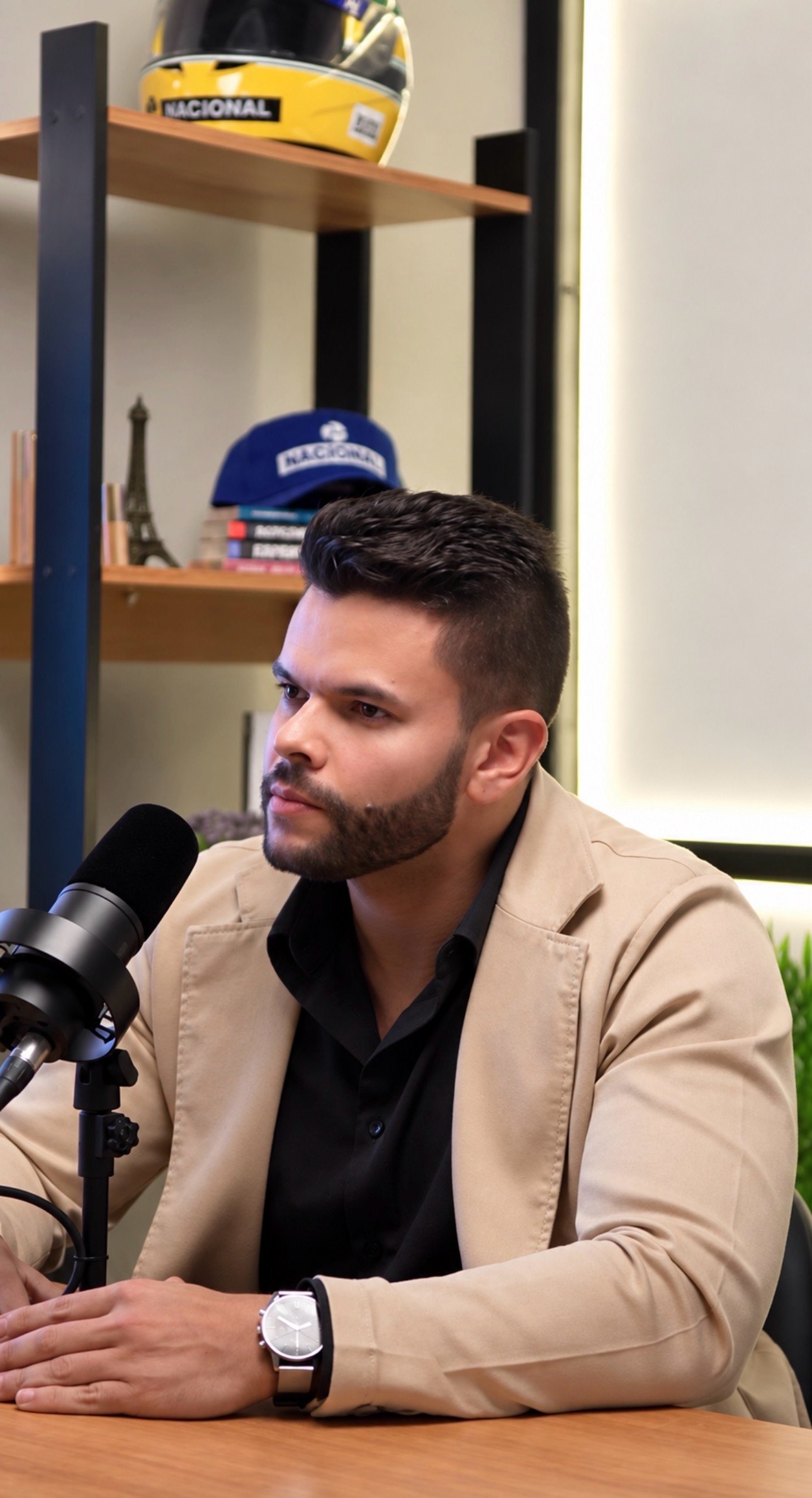 Dr. Marcos Diniz participando de uma entrevista